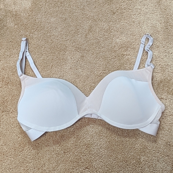 Secret Treasures Other - Secret Treasures Beige Bra SZ 34C